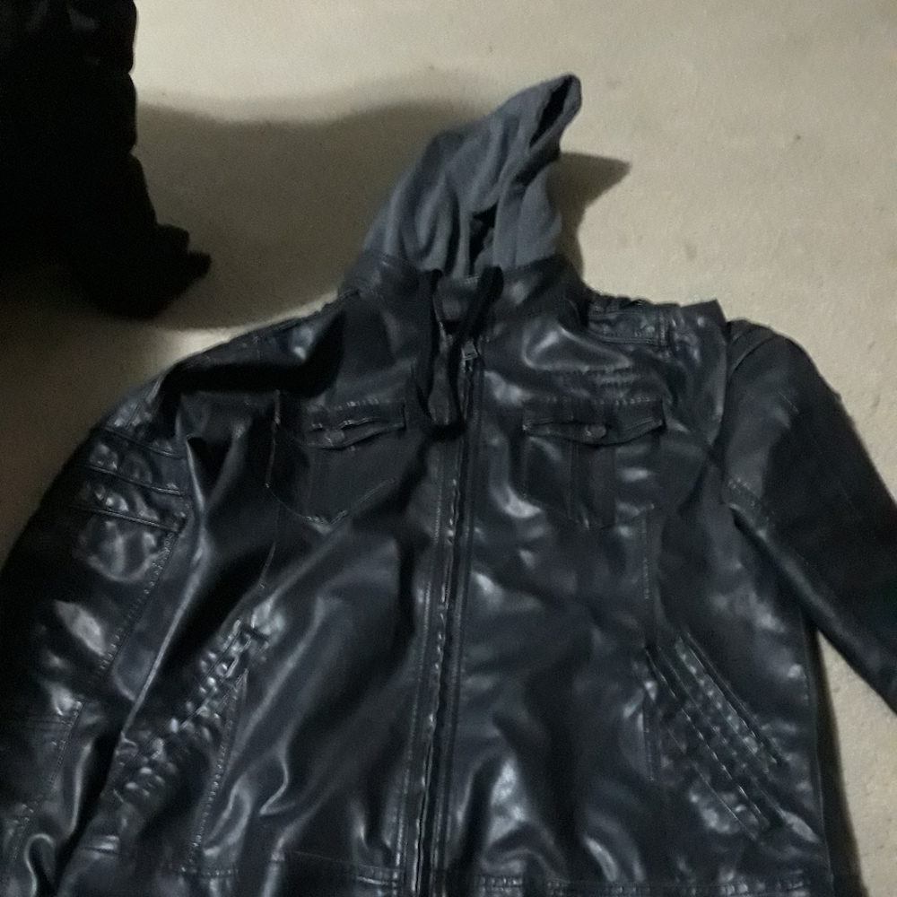 Men's Size Medium Leather jacket w/hooded liner